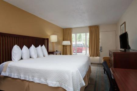 Days Inn by Wyndham Speedway - 22