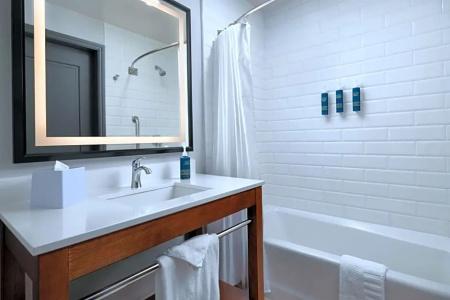 Four Points by Sheraton Downtown - 28
