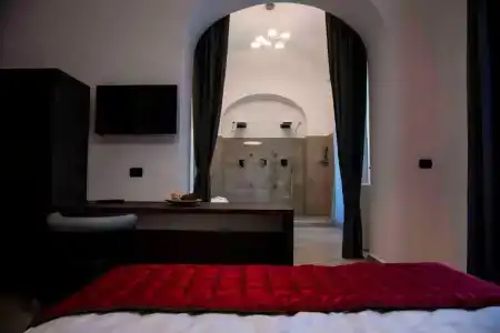 Bespoke Luxury Suites - 31