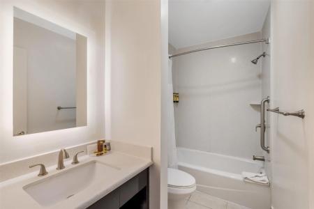 Best Western Plus La Mid-Town - 43