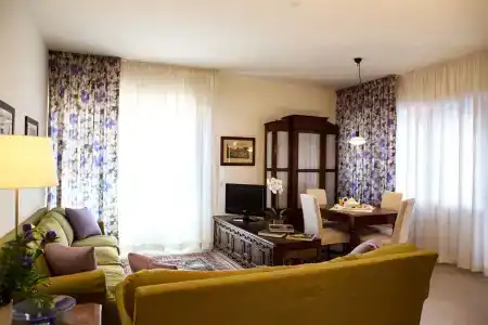 Marbela & Suites - 40