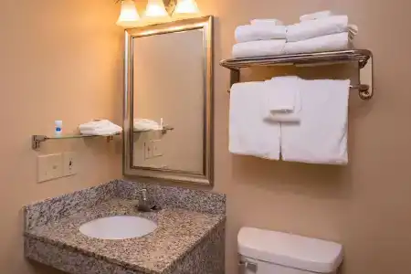 Best Western Ambassador Inn & Suites - 78