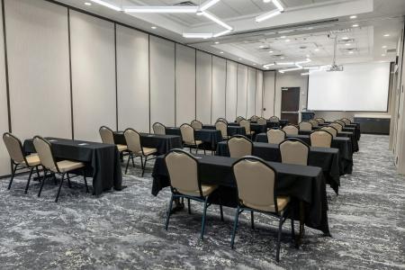 Hilton Garden Inn South - 36