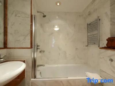 Twenty Nevern Square - 114