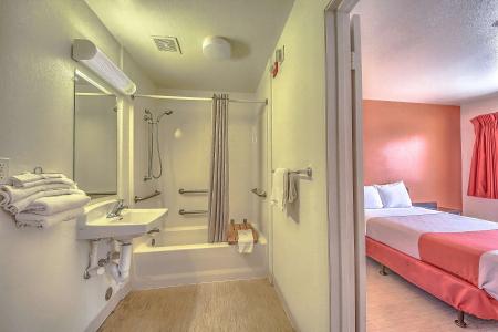 6 San Antonio, Tx Six Flags Fiesta Tx - La Cantera Area - 34