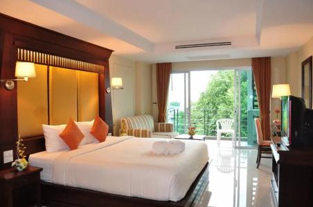 August Suites - 44