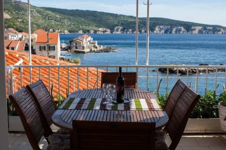 Mira Sea Front Guesthouse - 28