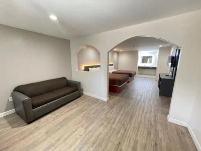 6 Energy Corridor - 15