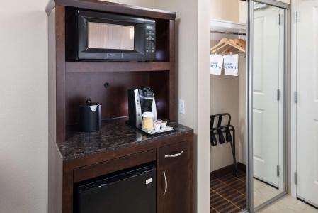 Hilton Garden Inn Airport - 23