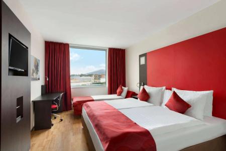 Ramada Encore by Wyndham Geneva - 6