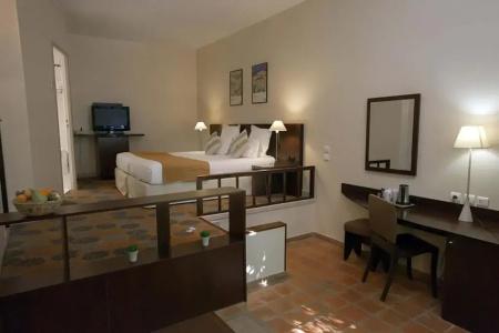 Best Western Plus Le Donjon - Cœur de La Cité Médiévale - 70