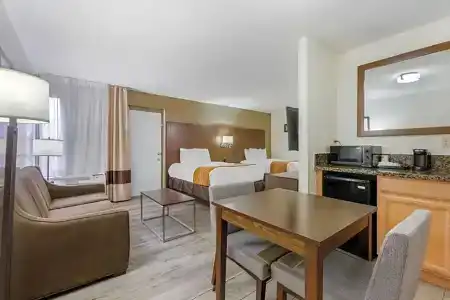 Comfort Suites At Sabino Canyon - 90