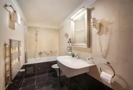 Best Western Premier Astoria - 31