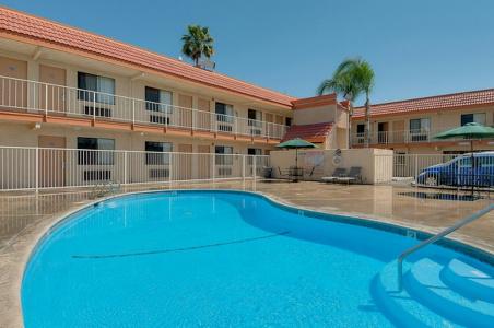 Vagabond Inn North - 6