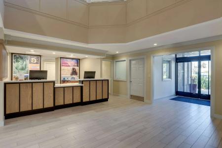 Staybridge Suites - 32