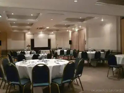 Holiday Inn Cardiff North m4 Jct 32, An Ihg - 24