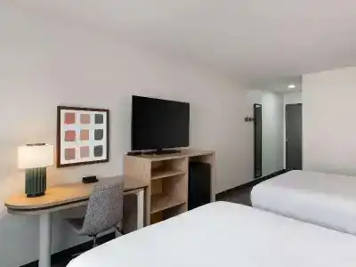 Super 8 by Wyndham Savannah - 50