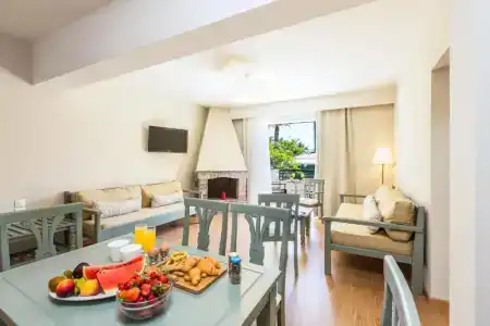 Trefon  and Family Suites - 11