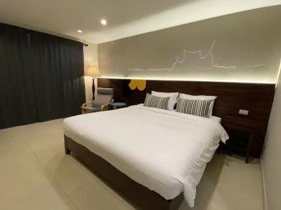 The Royal Bee Aparthotel - 29