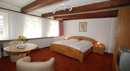 Brauner Hirsch - 1