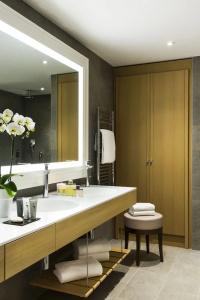 Hôtel Barrière L'Hôtel du Golf - 82