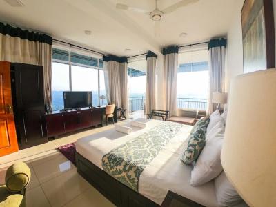 Romance Hills - 24
