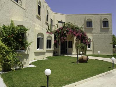 Summerland & Bungalows - 9
