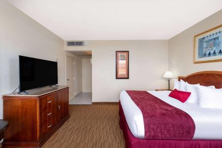 Ramada by Wyndham Kissimmee Gateway - 61