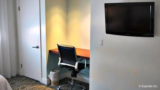 Dorchester & Suites - 55