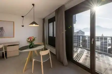 Victoria & Residence - 84