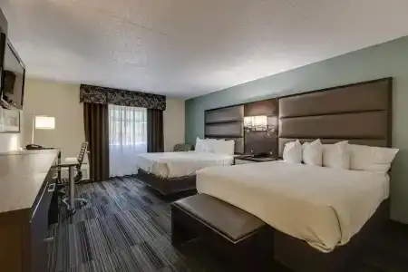 Club Nashville Inn & Suites - 4