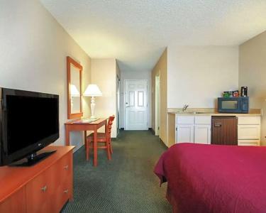 Quality Inn Airport East - 50
