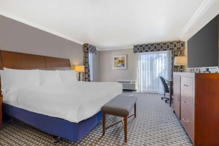Best Western Plus Marina Shores - 43