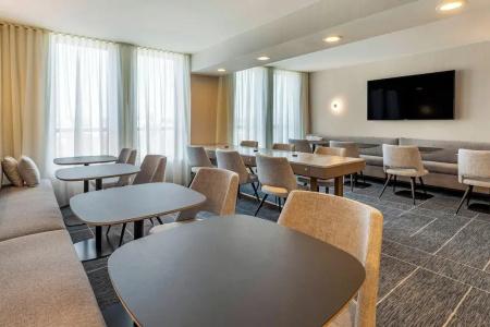 Sheraton Suites Old Town - 84