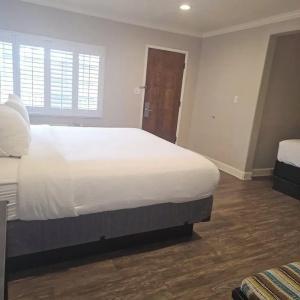 Bay Front Inn - 29