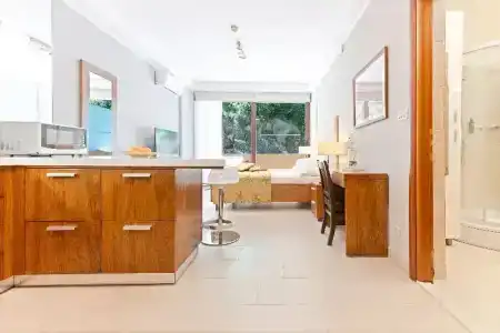 The Residence - 250