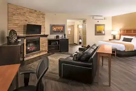 Best Western Plus - 107