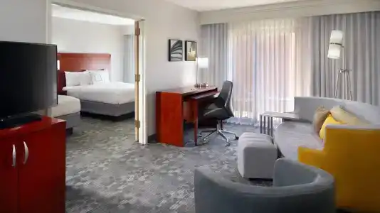 Courtyard by Marriott - 22