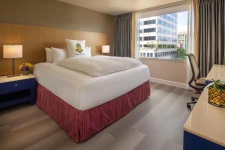 Staypineapple, Rose, Downtown Portland - 52