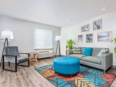 WoodSpring Suites Orlando South - 13