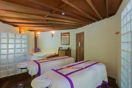 Komandoo Island Resort & Spa - 11
