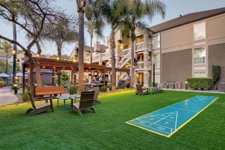 Staybridge Suites - 25