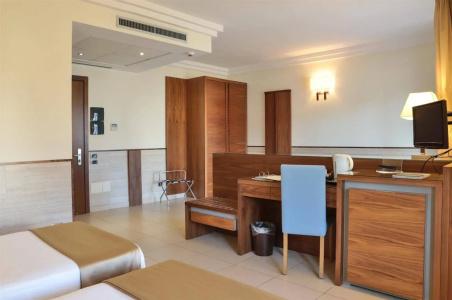Suites & Residence - 28