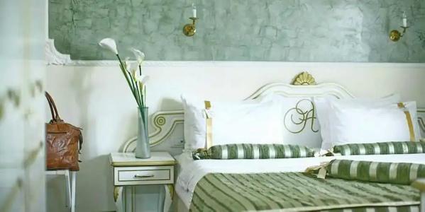 Queen's Astoria Design - 30