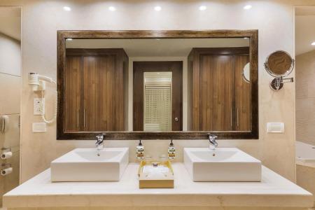 Lemon Tree Premier, Ulsoor Lake, Bengaluru - 81