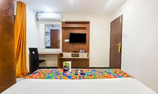 FabCrown Suites - 17