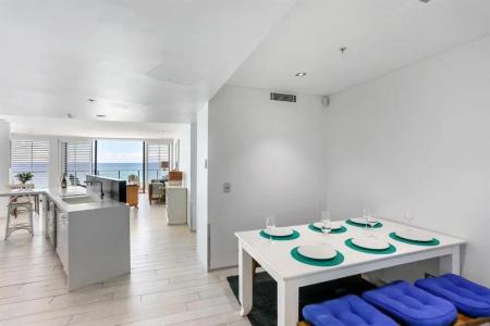Ambience on Burleigh Beach - 190
