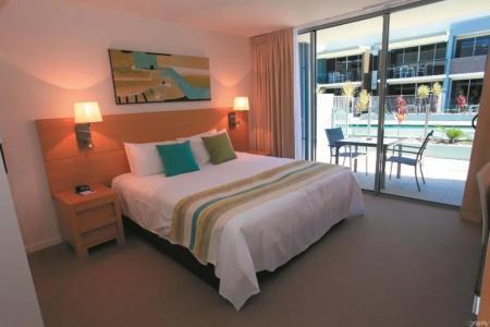 Ramada by Wyndham - 21
