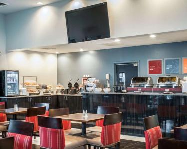 Comfort Suites Airport Nashville - 30