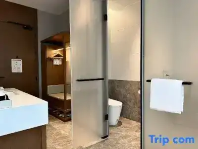 Hilton Garden Inn West Lake - 47